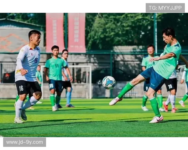 半岛晨报：聚焦新赛季足球前瞻 星光熠熠的顶级联赛新变化与挑战