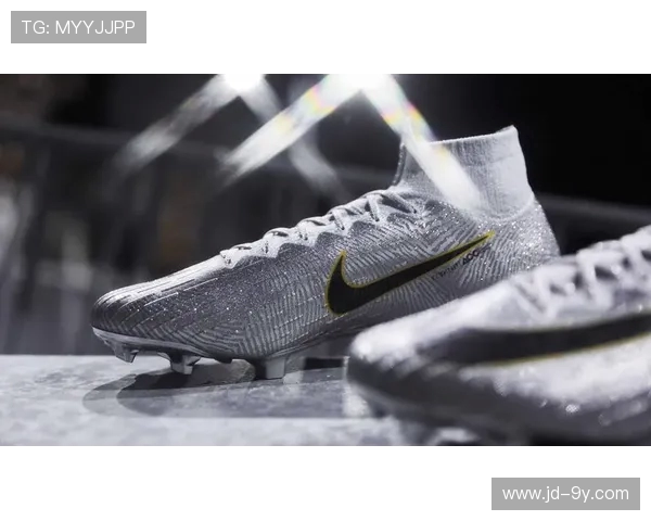 探秘金杯罗经典足球鞋背后的设计灵感与全面运动表现优势解析深度